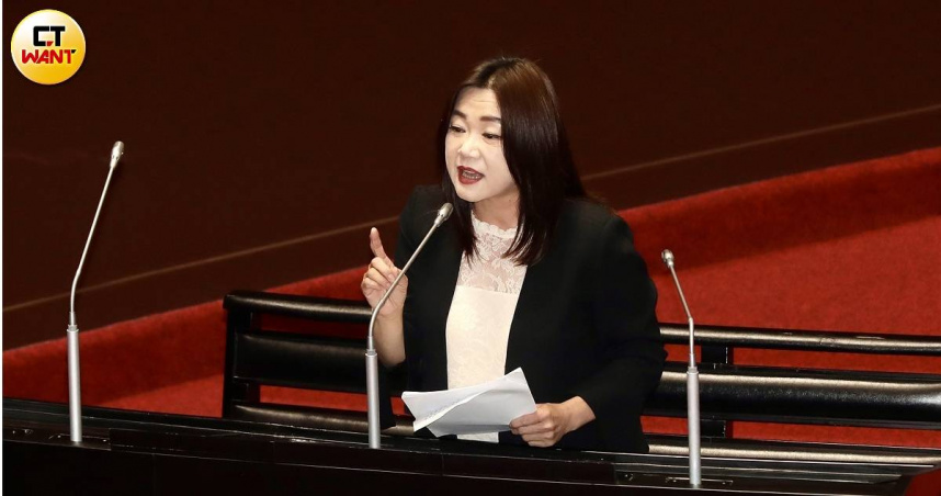 國民黨立委馬文君主張，無人機採購經費應回歸年度預算編列，接受立法院逐年審查監督。（圖／方萬民攝）