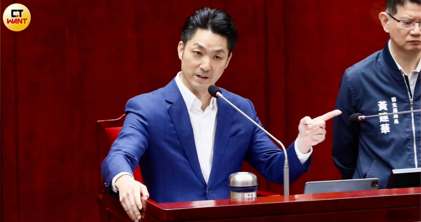 蔣萬安到議會進行市政專案報告。（圖／方萬民攝）