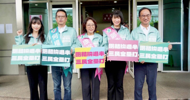 康裕成、何權峰、鄭孟洳合體喊衝，綠營三民區「3連霸」集結！劍指民進黨議會過半。（圖／賴瑞隆競選總部提供）