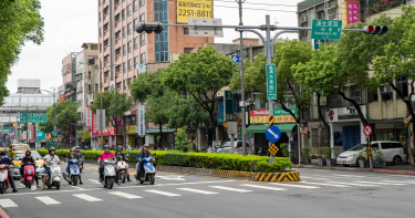 禁行機車又無待轉區 議員嗆難道要逼騎士三寶式左轉