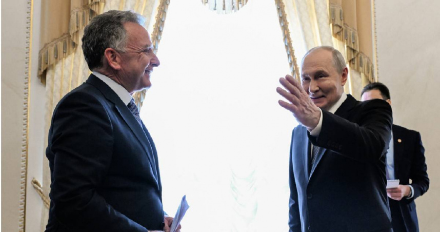俄羅斯總統普丁（Vladimir Putin）21日在聖彼得堡會見美國特使魏科夫（Steve Witkoff）。（圖／達志／美聯社）