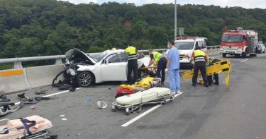 砂石車追撞小客車 釀2死3傷悲劇