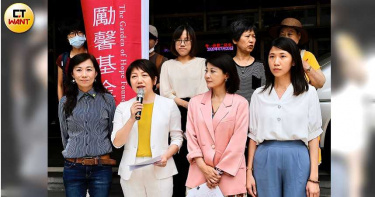 女神送肉粽4/在立院高標檢視他人 范雲被質疑就推會計師
