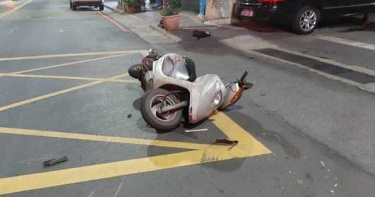 新北詭車禍 機車騎士自摔頭撞轎車門身亡