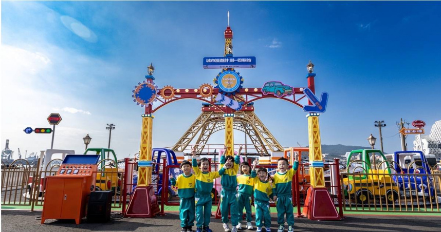 在春節、寒假期間於愛河灣舉辦的「2025 Kaohsiung Wonderland 高雄冬日遊樂園」，預期將吸引眾多親子族群造訪。（圖／高雄市觀光局提供）