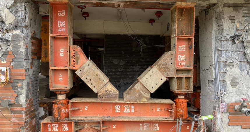 嘉義大埔發生規模6.4強震，造成台南山區多處建物受損。（圖／工務局提供）