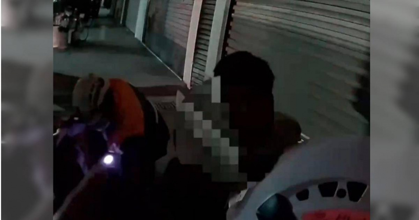 高雄計程車司機怒砸顧客臉部，鐵鎚攻擊引發衝突。（圖／翻攝畫面）