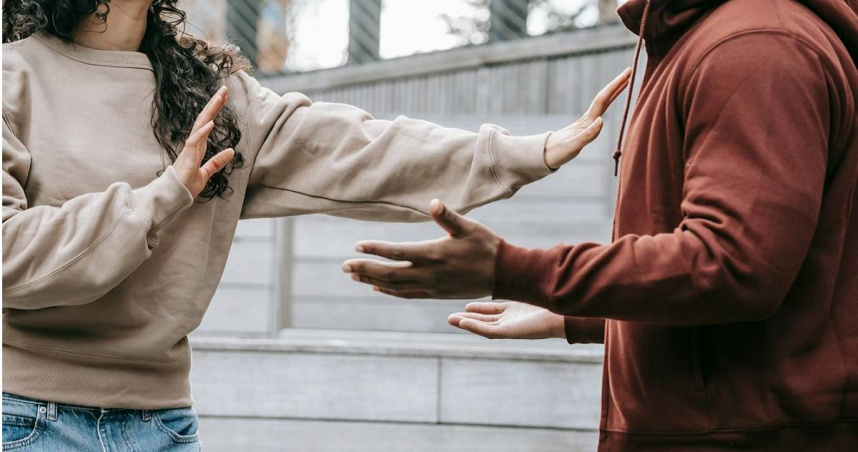 女網友與交往七年的男友彼此互動減少，發現核心價值觀不合，最終和平分手。（示意圖／翻攝Pexels）