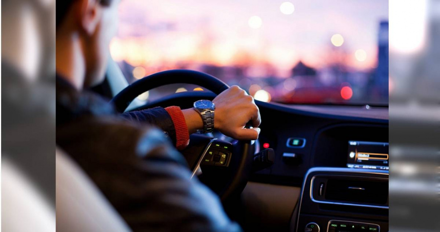 有網友好奇現在的大環境，會覺得男生就一定要有汽車嗎？（示意圖／unsplash）