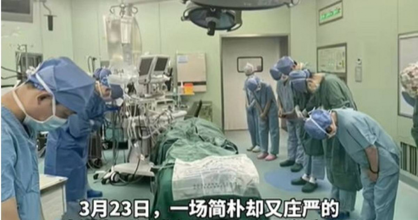 大陸杭州一名3歲女童11日在自家門玩耍時發生意外，不幸身亡，其父母決定將她的肝臟、腎臟捐出，順利讓3名重症兒童重獲新生。（圖／抖音）