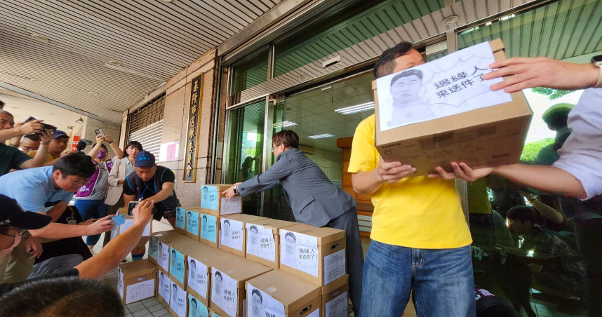 罷免立委林沛祥的團體「基隆絕沛」今（23）日向基隆市選委會送交二階段連署書。（圖／鄭文婷辦公室提供）