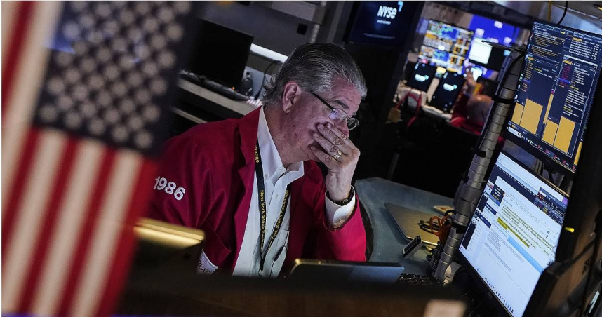 美股開盤全面走跌，道瓊暴跌逾400點，蘋果與台積電ADR同步遭殃。（圖／達志／美聯社）