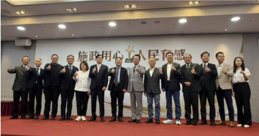 最新全國縣市長施政成績單公佈，其中陳其邁與盧秀燕獲得六都金獎。（圖／報系資料照）