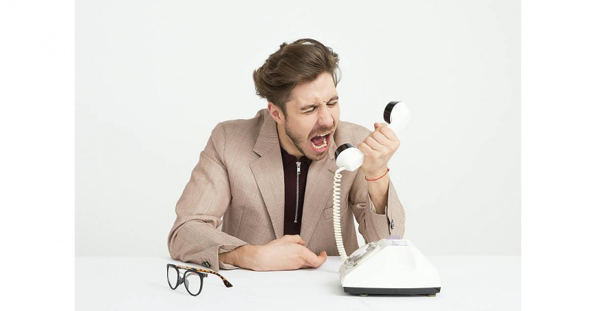 女網友曾因與前夫吵架而回娘家住1週，沒想到前婆婆竟打電話到她家罵女網友父母不會教女兒，女網友父親也不甘示弱得回嗆。（示意圖／unsplash）