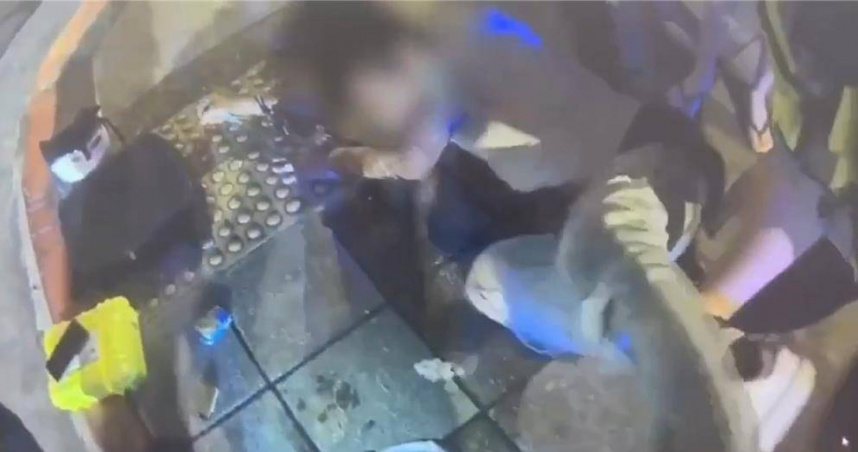 新北中和區發生車禍案件，疑毒駕王姓男子拒捕遭警方辣椒水制伏。（圖／翻攝畫面）