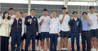 行政院長卓榮泰4日南下高雄左營國家運動訓練中心訪視世大運代表隊備戰狀況。(圖/洪浩軒攝)