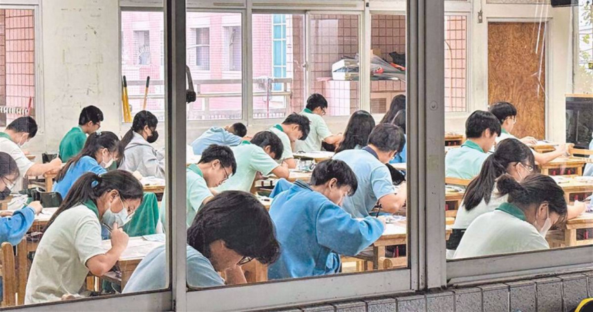 教育部鼓勵國中畢業生適性入學，今天公告高級中等學校特色招生專業群科甄選入學續招簡章。（示意圖／報系資料照）