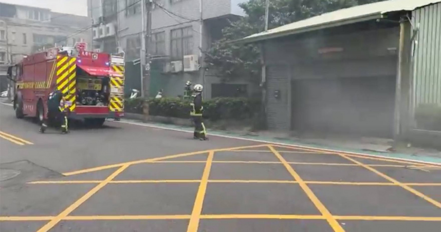 台中大雅區公所旁鐵皮屋起火　現場濃煙狂竄