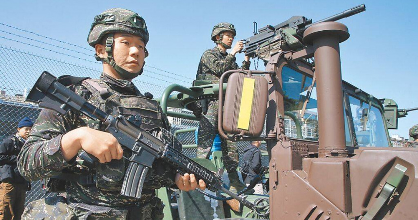 115年度中央政府總預算，國防預算編列總額高達9495億元，占GDP的3.32％，創下歷年新高。圖為衛戍第二戰鬥隊展示戰備情形。（圖／本報資料照片）