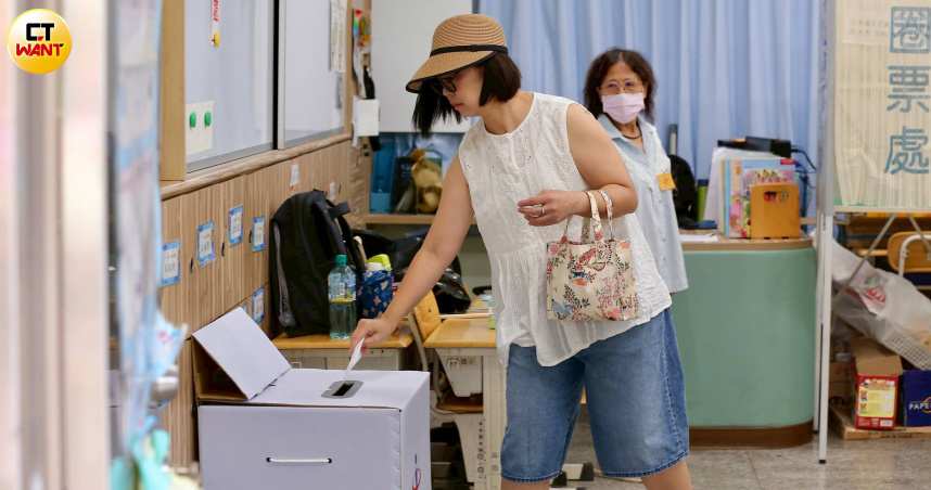 七區罷免案今日投票登場，但投票所未見大排長龍景象，外界預料投票率恐低於首波726大罷免。（圖／黃耀徵攝）