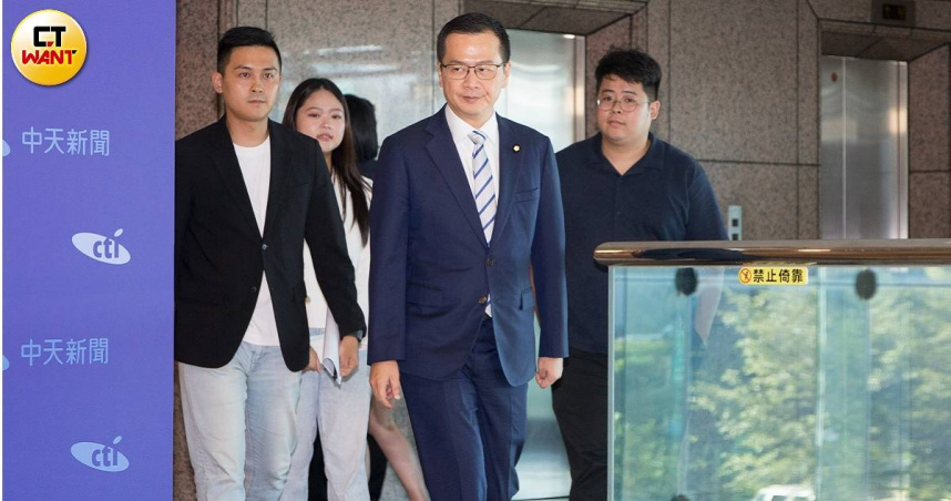 國民黨主席候選人羅智強主張「世代交替」，革新再造國民黨政見。（圖／黃威彬攝）