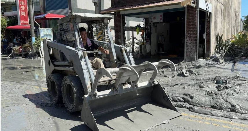 花蓮縣政府緊急徵求重型機具支援光復鄉災後搶救作業。(示意圖／花蓮縣政府提供)
