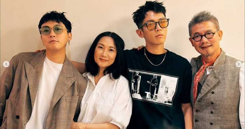 柯家洋（左）與弟弟柯震東（右二）兄弟感情極深。（圖／翻攝自柯家洋IG）