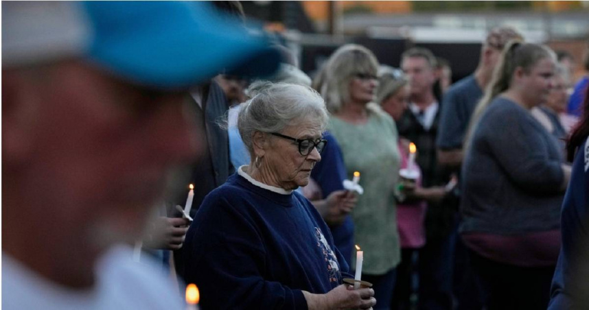 悼念田納西州工廠爆炸案的燭光守夜活動。（圖／達志／美聯社）