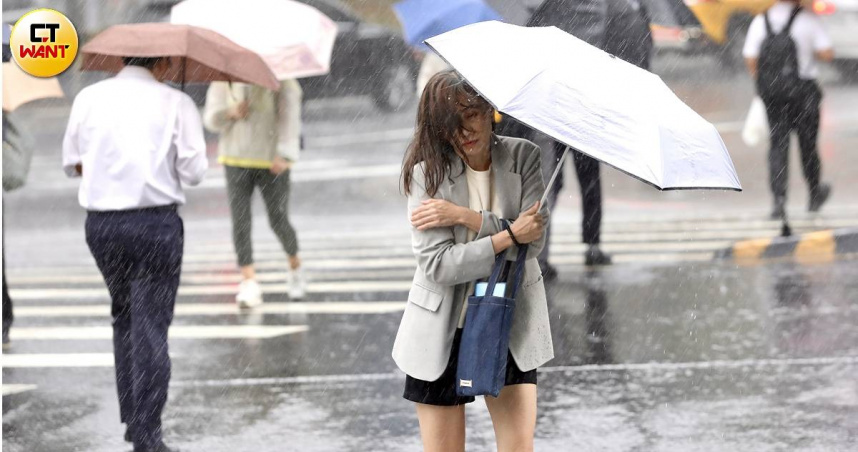 今天北部、東北部整天濕涼，其他地區早晚也偏涼。（示意圖／方萬民攝）