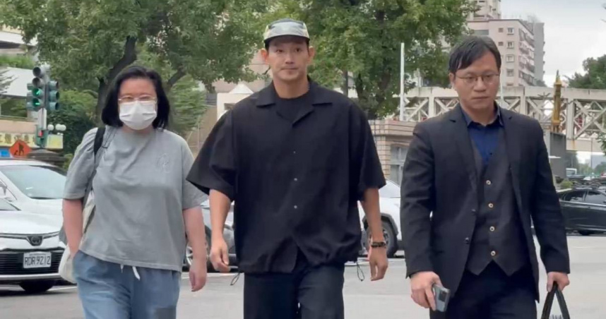 威廉等8名藝人涉閃兵今開庭，均認罪盼能緩刑。（圖／翻攝畫面）