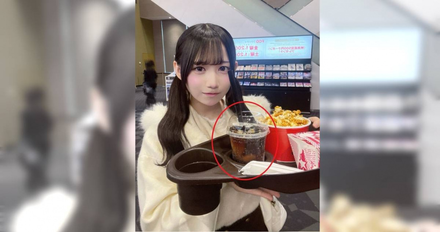 日本偶像女團HEROINES研究生（ヒロインズ研究生）的17歲成員藤咲あず在社群分享看電影美照，結果被抓包飲料杯倒影疑似是男友，引發爭議。（圖／翻攝自X／matomedane）