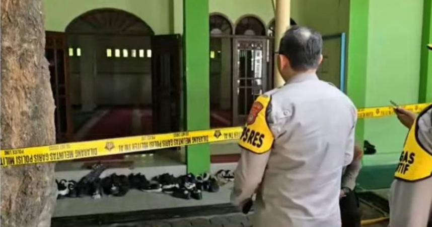 印尼雅加達一所高中內的清真寺今（7）日下午突然發生爆炸，至少54人受傷。（圖／翻攝自YouTube／KOMPASTV）