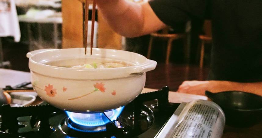 許多家庭習慣將沒吃完的火鍋湯底留到隔天再加熱食用。（示意圖／翻攝自PhotoAC）
