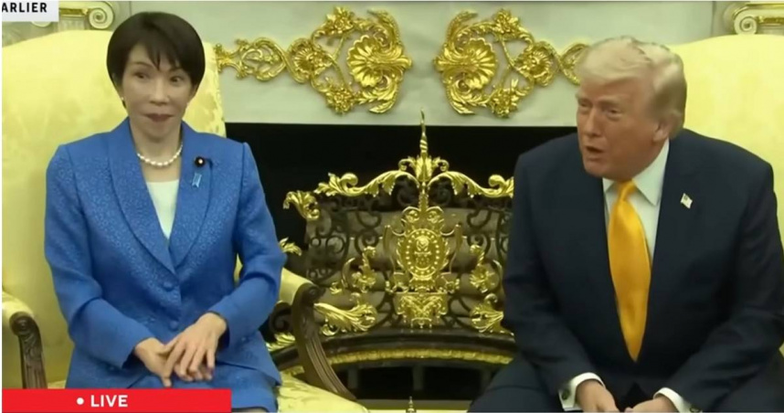 美國總統川普（右）以「珍珠港事件」反諷日本，高市早苗聽到後「倒抽一口氣」。（圖／翻攝自YouTube／CBS News）