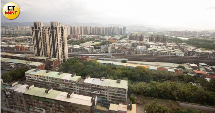 即起不動產業者交易成屋時，必須揭露太陽能光電發電設備與建築能效標示。（示意圖／CTWant攝影組）