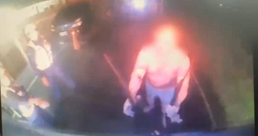 醉酒失控大暴走花蓮男持刀衝突見血。（圖／翻攝畫面）