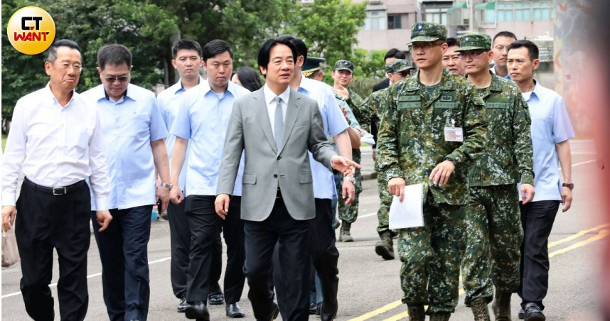 賴清德前往海軍嵩山雷達站及陸軍關渡指揮部慰勉官兵，強調持續強化國防建設與無人機作戰能力。（圖／周志龍攝）