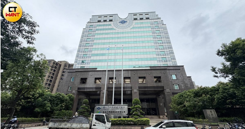 台北市捷運局遭控在雙子星大樓開發案「罔顧私地主權益」。（圖／黃耀徽攝）