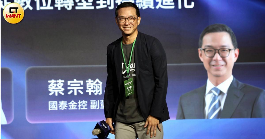 國泰金控副董事長蔡宗翰15日首度揭露數位AI轉型逾十年來的心路歷程。（圖／方萬民攝）