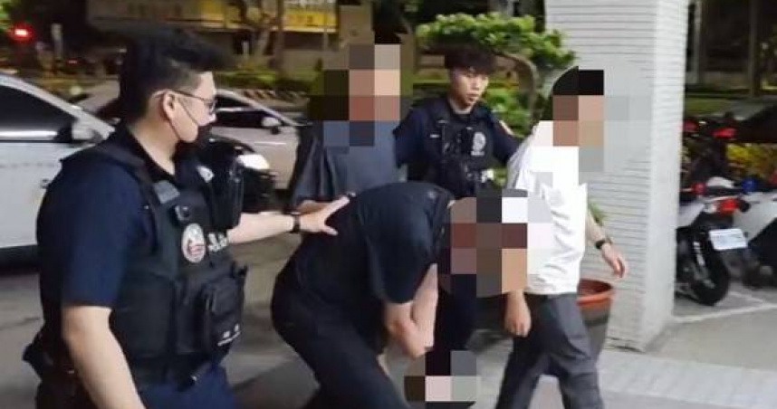 高雄燒烤店深夜爆衝突！4男酒後失控拒配合　警噴辣椒水全帶走