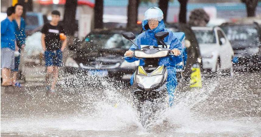 外送一半車子突熄火!請客人自己下山拿餐 手機一震...她痛哭