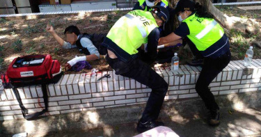 快訊/湖口休息站「隨機砍人」 18歲男持刀猛揮!路人遭砍3刀