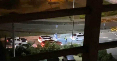 拒絕攔查竟企圖撞警 警連開11槍狂追嫌棄車逃