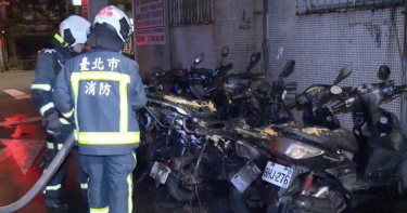 大安區機車今晨遭縱火 2台大研究生到案辯:酒醉好玩