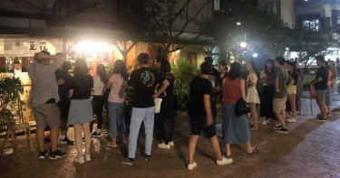 花錢當乞丐!想吃豆花排半小時 竟告知「禁外帶」:自己端去路邊吃