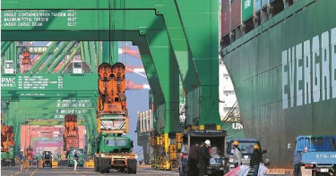 缺料缺櫃再加疫情警報 他仍喊台灣經濟成長率「坐4望5%」