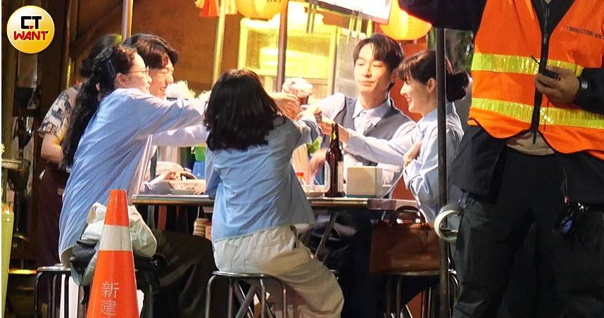 由黃河、陳姸霏、林予晞、王真琳、謝章穎主演的《人生只租不賣》拍攝過程看來都相當愉快，氣氛極好（圖／本刊攝影組）