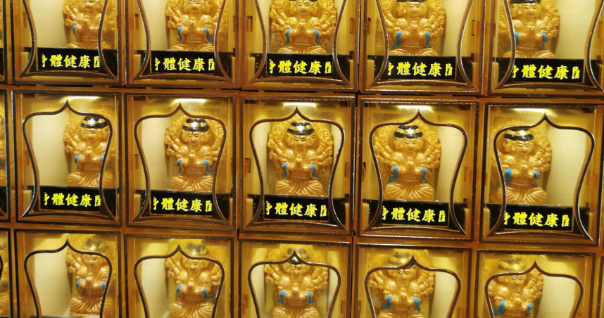 光明燈要將名字固定、穩定顯示，不可移動或轉動。（圖／楊登嵙提供）