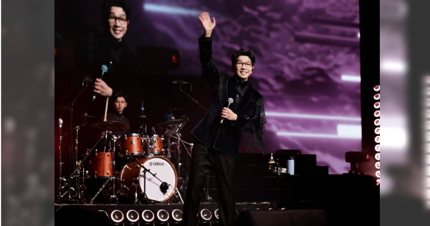 品冠日前在北京舉辦《今夜來哈囉Hello Victor LIVE》演唱會，現場粉絲特別為他提前慶祝53歲生日。（圖／種子音樂提供）