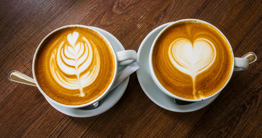 一名25歲女子每天必喝4杯咖啡，加上長期熬夜、缺乏運動，導致她年紀輕輕就確診中度骨質疏鬆。（示意圖／翻攝自unsplash）